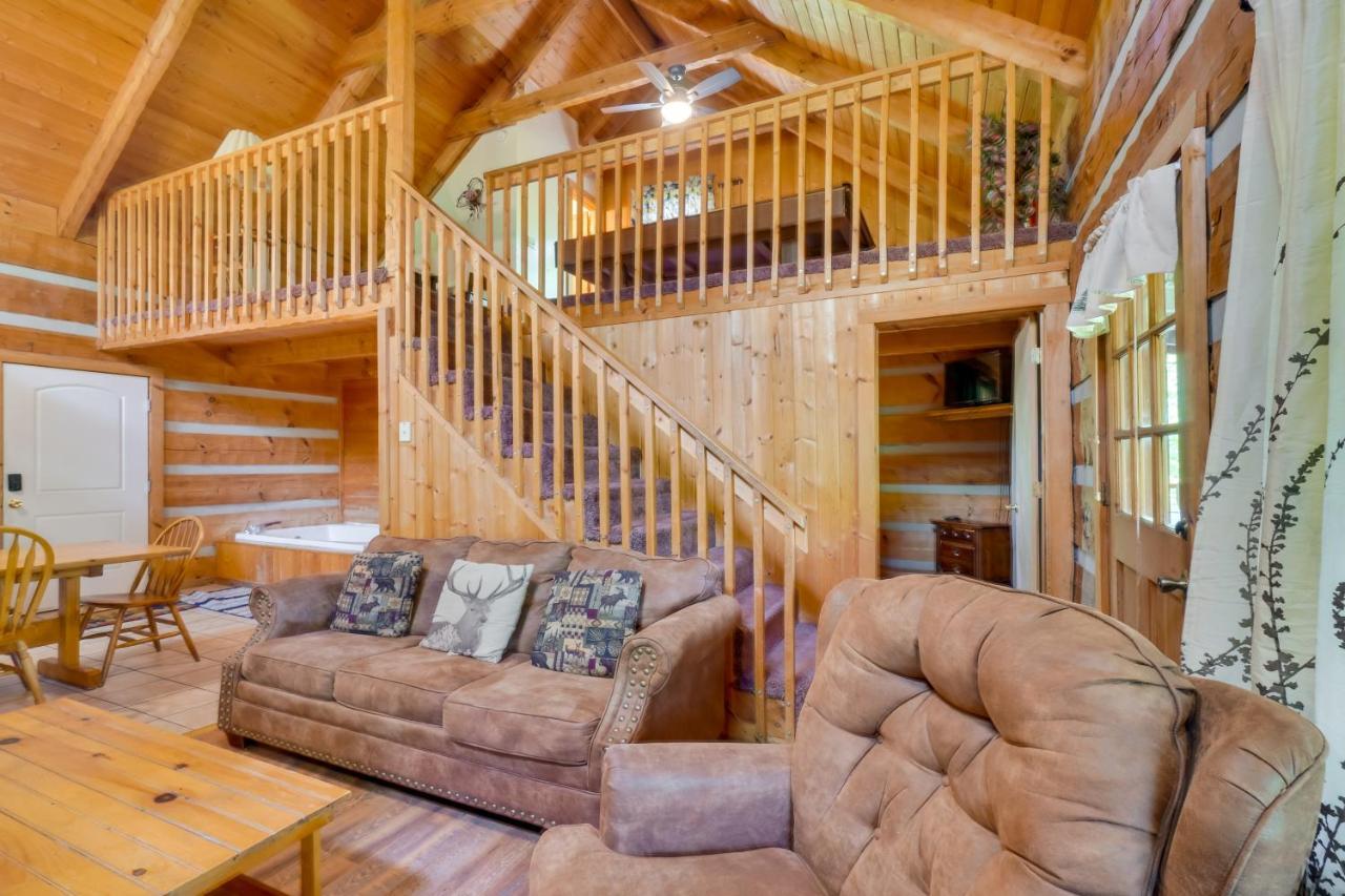 With Pool Table About 6 Mi To Downtown! Gatlinburg