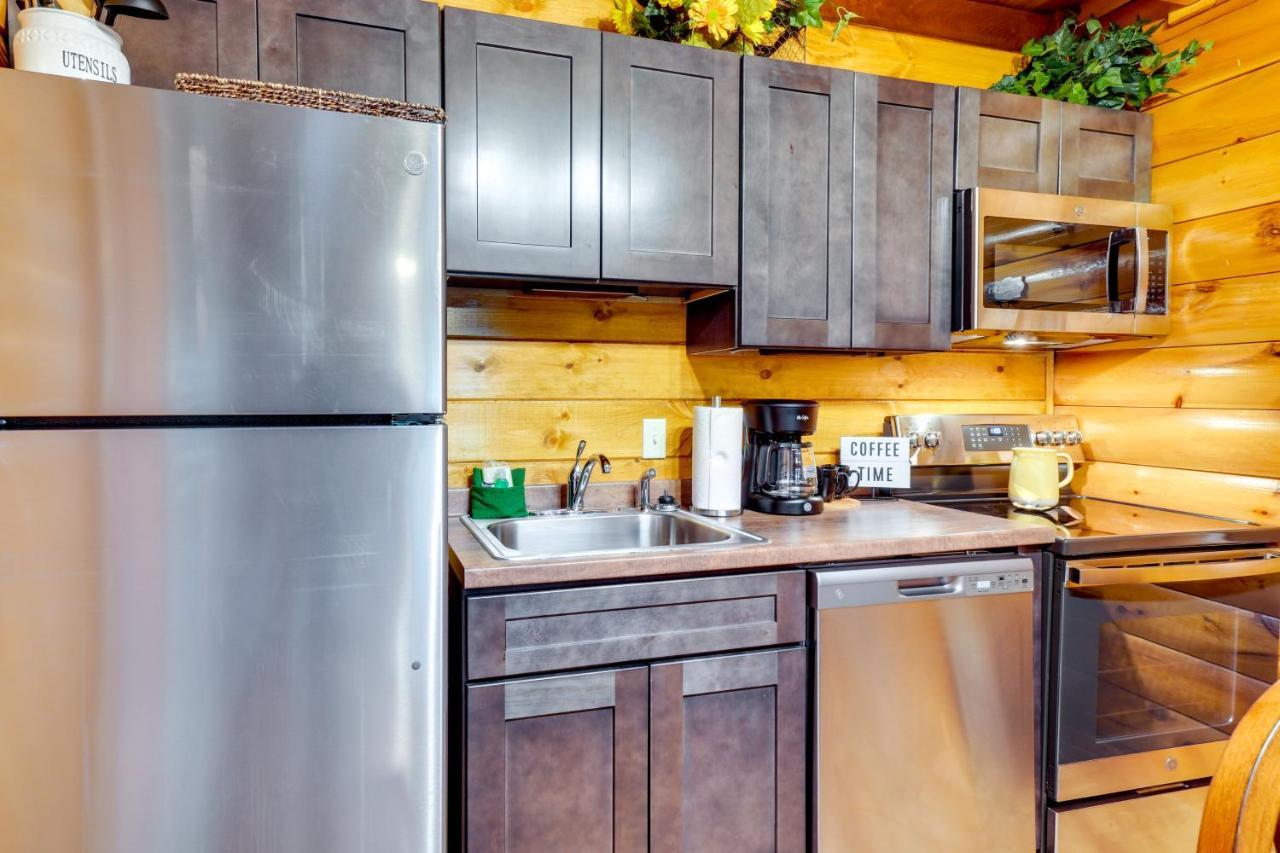 Lovely With Private Hot Tub! Gatlinburg