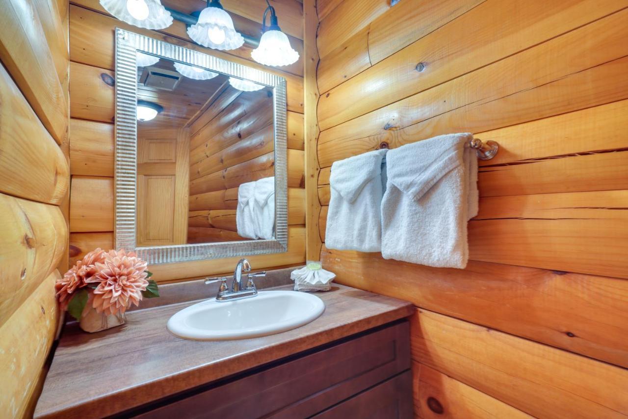 Holiday home Lovely With Private Hot Tub! Gatlinburg