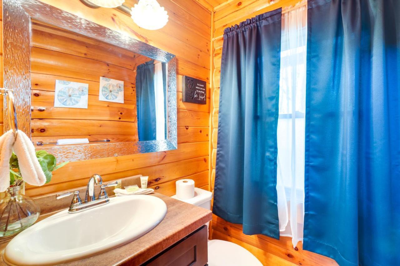 Holiday home Lovely With Private Hot Tub! *
