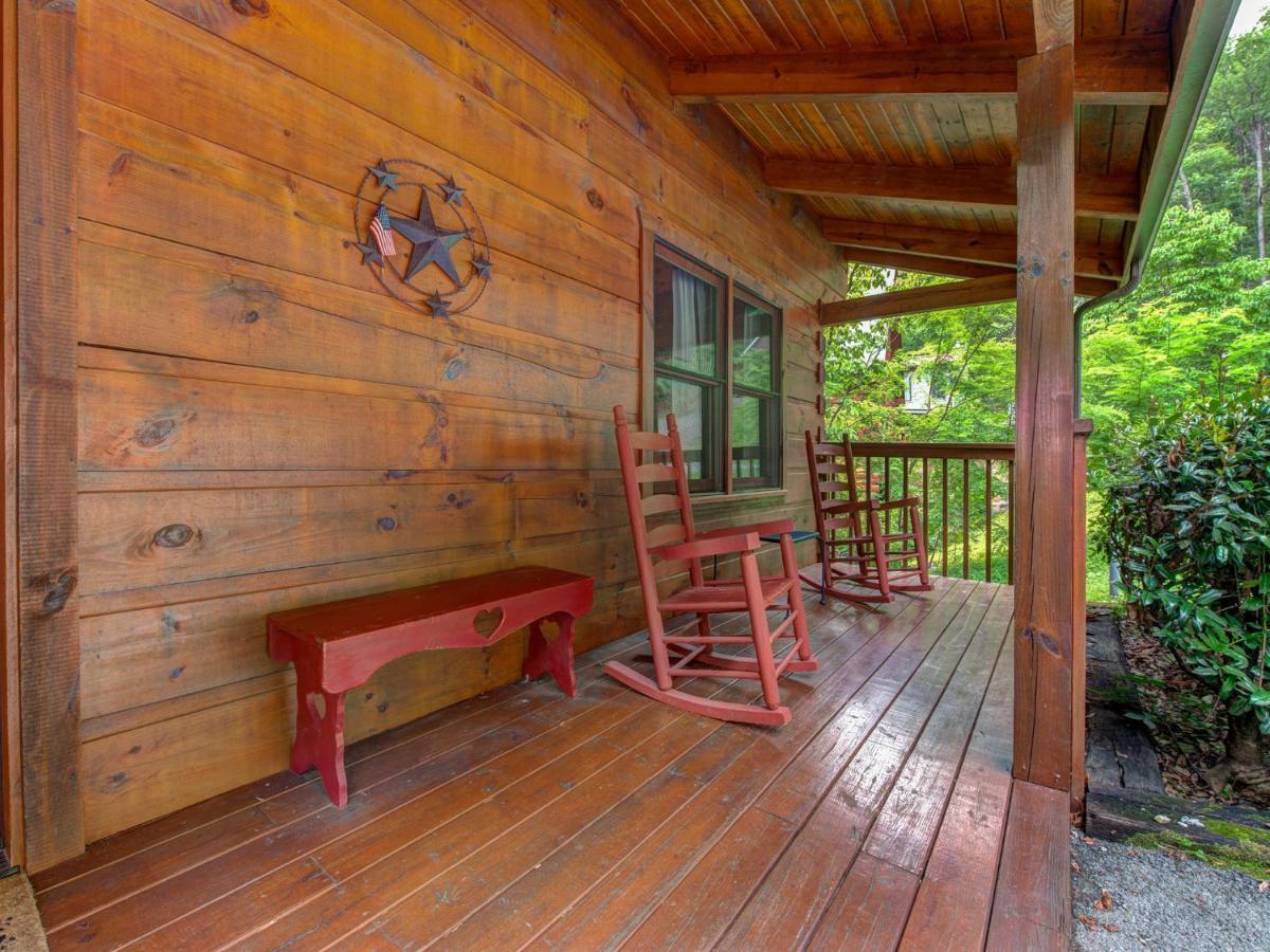 Holiday home Bear Tracks, 2 Bedrooms, Hot Tub, Fireplace, Wifi, Jetted Tub, Sleeps 6