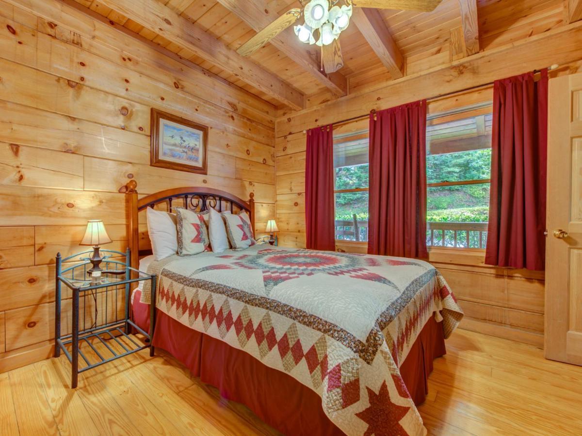 Holiday home Bear Tracks, 2 Bedrooms, Hot Tub, Fireplace, Wifi, Jetted Tub, Sleeps 6 Gatlinburg