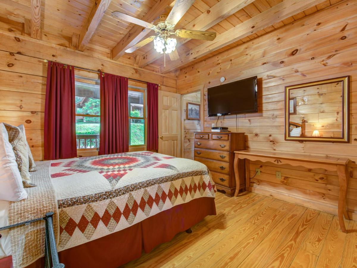 Holiday home Bear Tracks, 2 Bedrooms, Hot Tub, Fireplace, Wifi, Jetted Tub, Sleeps 6