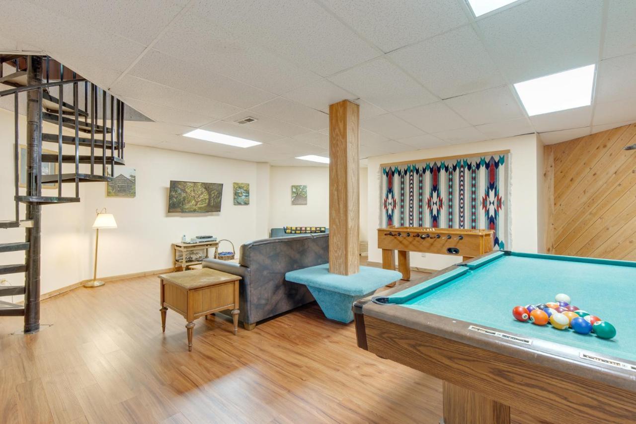 Smoky View Chalet, 2 Bedrooms, Pool Table, Foosball, Pool Access, Sleeps 6 *