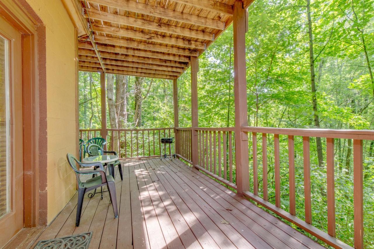 Holiday home Smoky View Chalet, 2 Bedrooms, Pool Table, Foosball, Pool Access, Sleeps 6 Gatlinburg