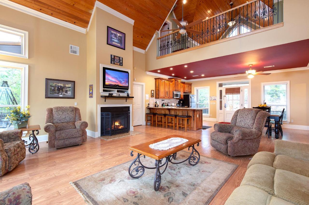 Cajun Spice, 2 Bedrooms, Mountain View, Hot Tub, Wifi, Sleeps 6 Gatlinburg