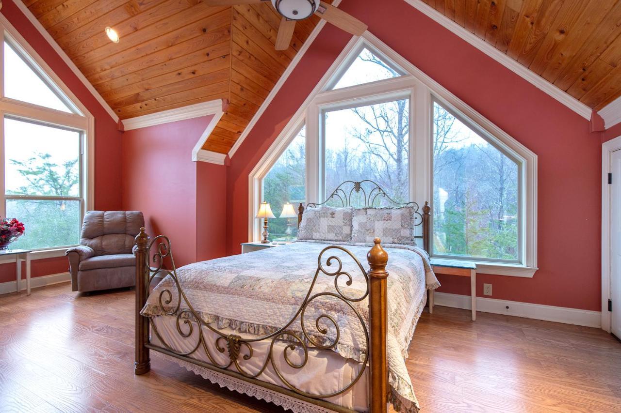 Cajun Spice, 2 Bedrooms, Mountain View, Hot Tub, Wifi, Sleeps 6 * Gatlinburg