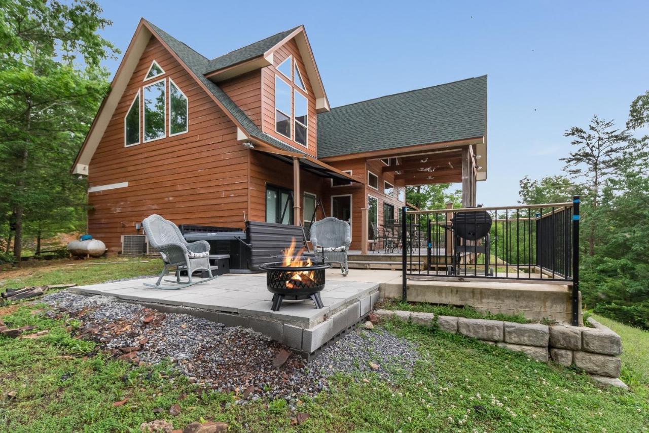 Cajun Spice, 2 Bedrooms, Mountain View, Hot Tub, Wifi, Sleeps 6 Gatlinburg