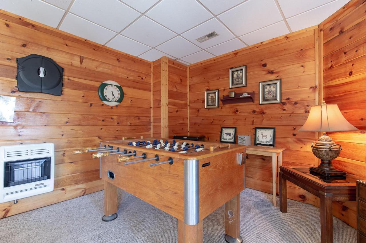 Mountain High View, 3 Bedrooms, Pool Access, Fireplace, Wifi, Sleeps 8 Holiday home *