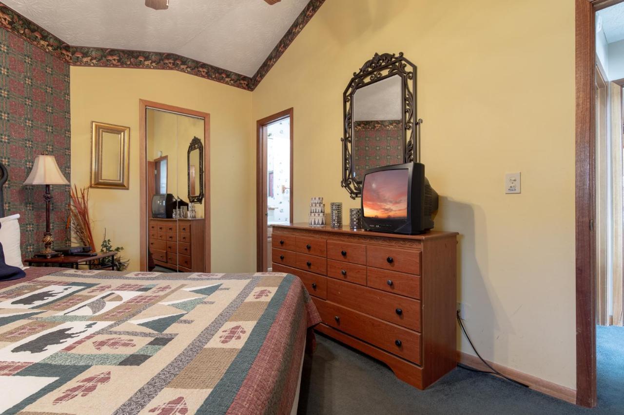 Mountain High View, 3 Bedrooms, Pool Access, Fireplace, Wifi, Sleeps 8 Gatlinburg