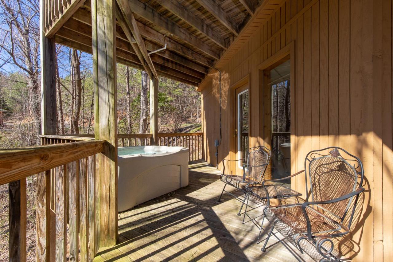 Mountain High View, 3 Bedrooms, Pool Access, Fireplace, Wifi, Sleeps 8 Gatlinburg