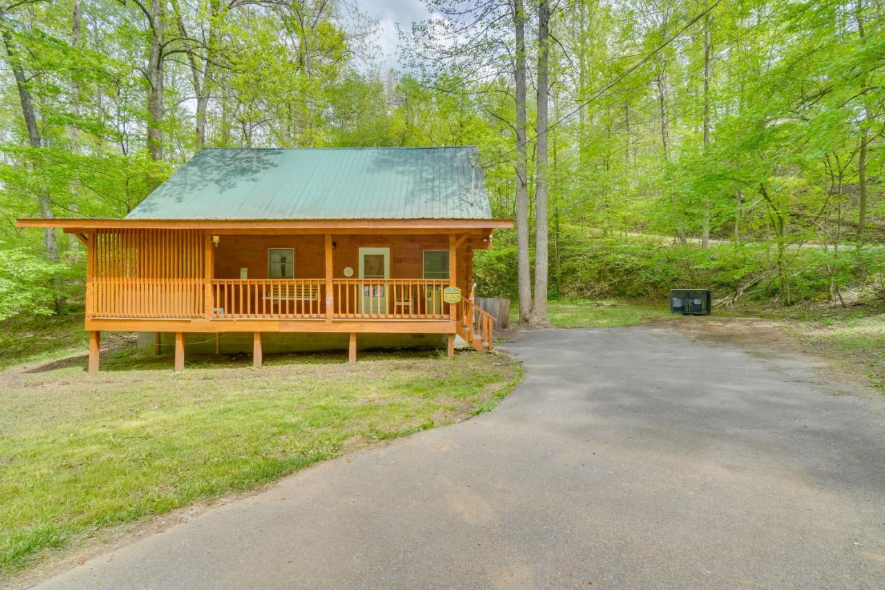 Holiday home With Hot Tub About 6 Mi To Downtown Gatlinburg! Gatlinburg