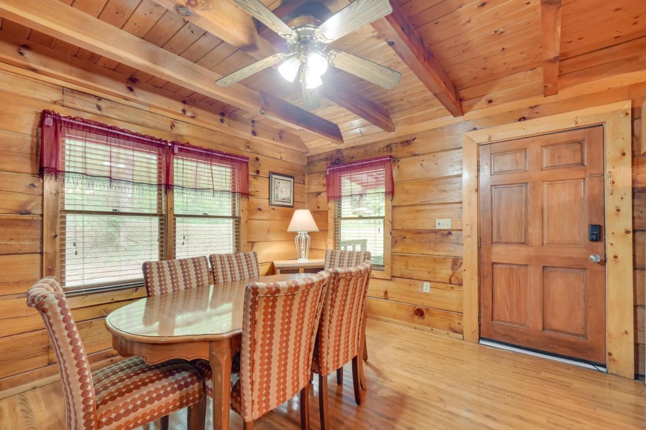 Holiday home With Hot Tub About 6 Mi To Downtown Gatlinburg! Gatlinburg