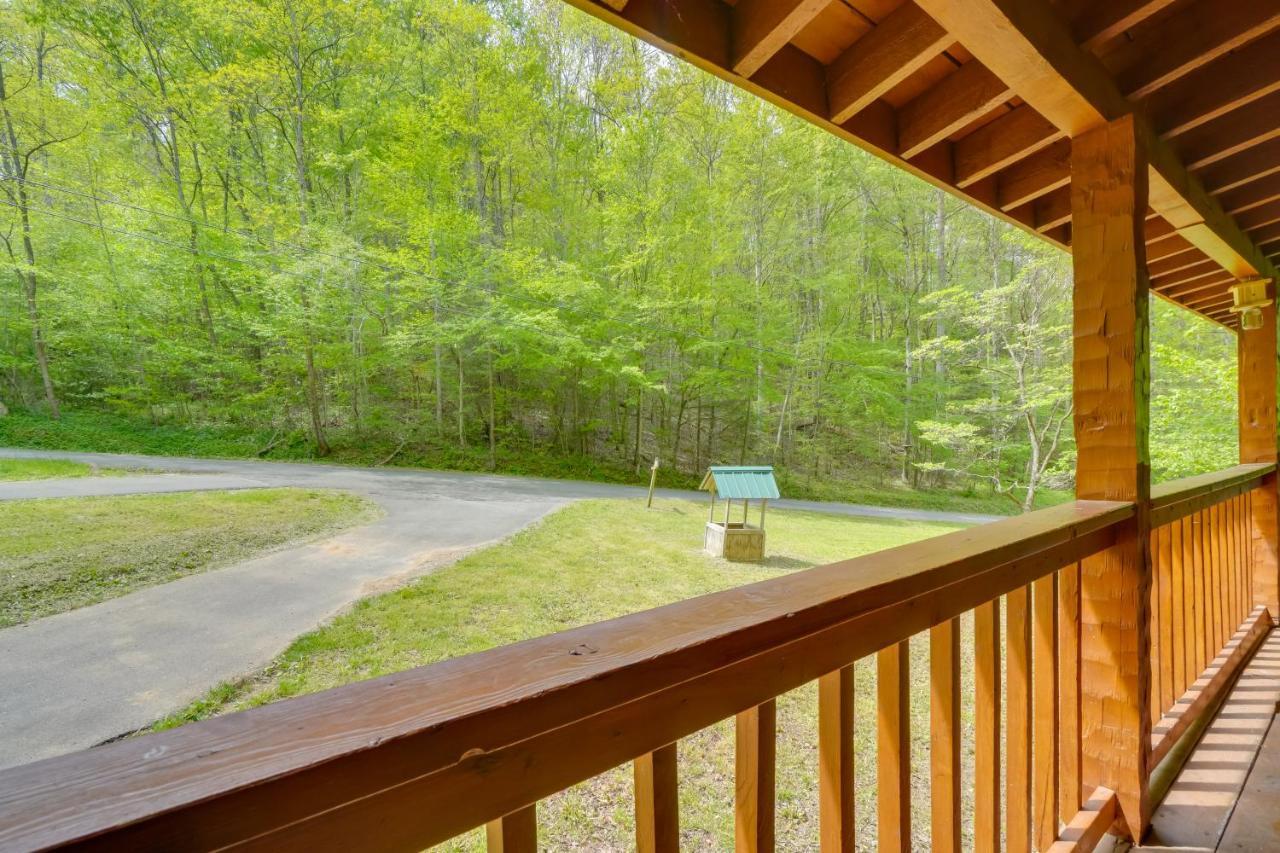 Holiday home With Hot Tub About 6 Mi To Downtown Gatlinburg! Gatlinburg