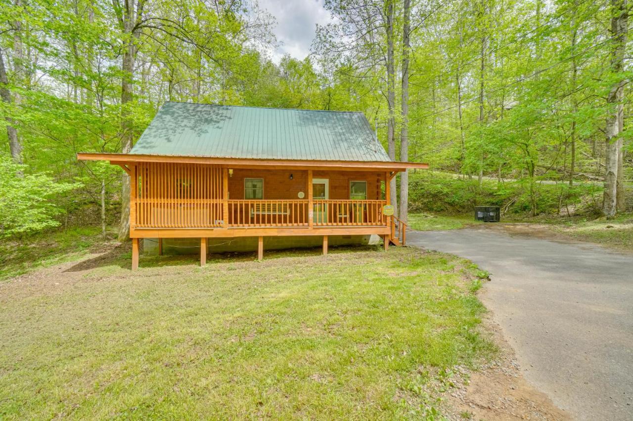 With Hot Tub About 6 Mi To Downtown Gatlinburg! Gatlinburg