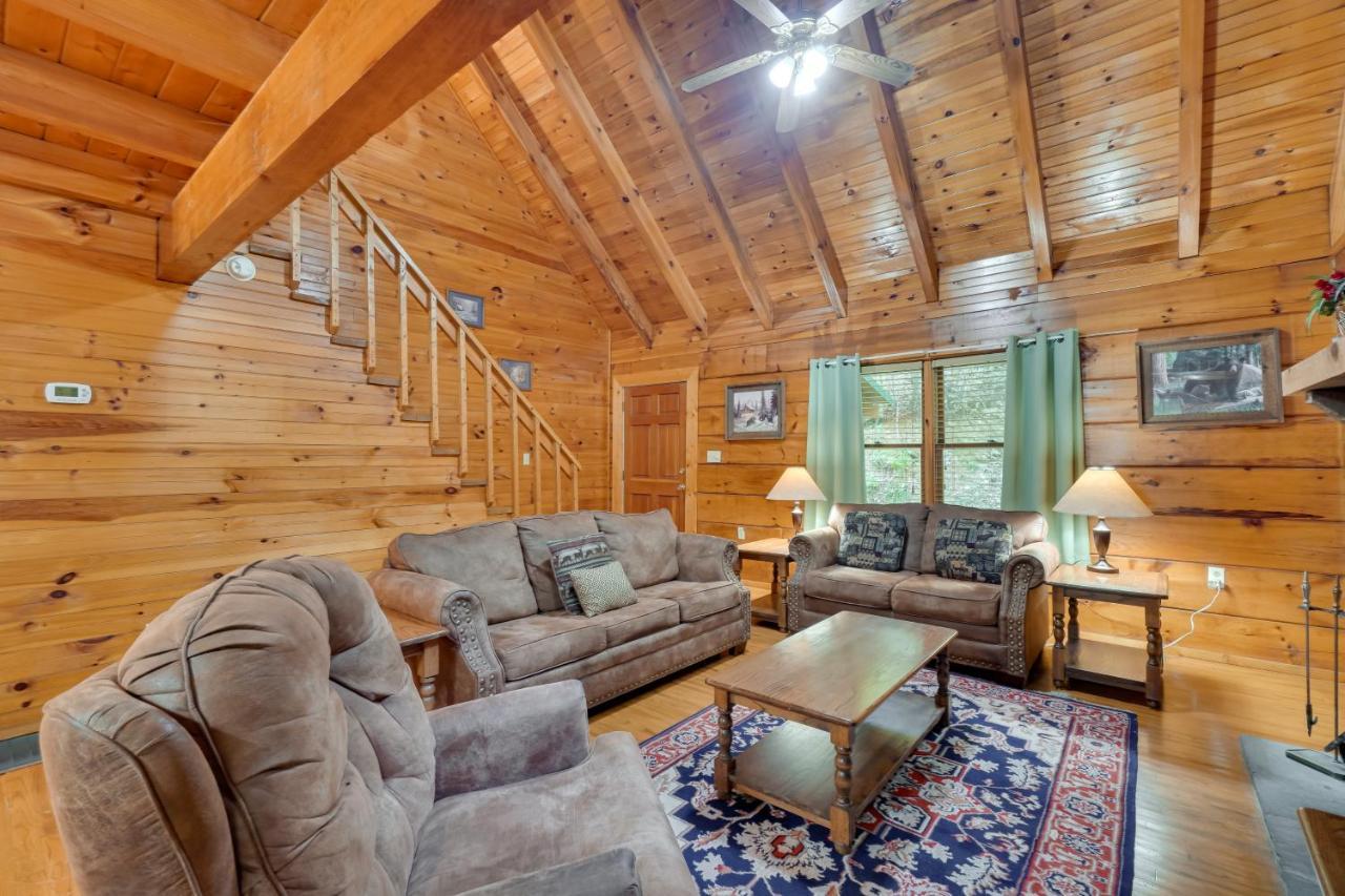 Holiday home With Hot Tub About 6 Mi To Downtown Gatlinburg! Gatlinburg