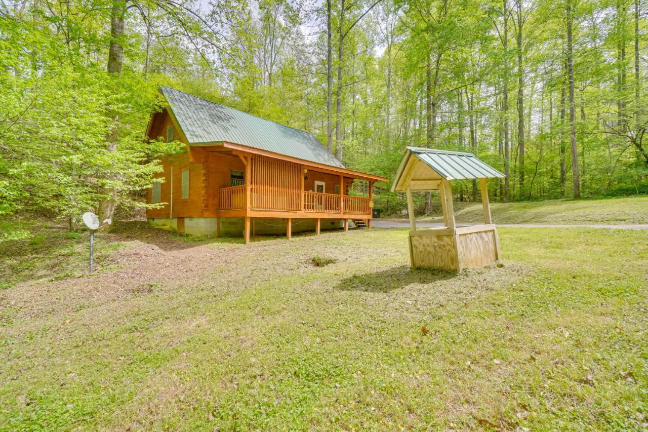 With Hot Tub About 6 Mi To Downtown Gatlinburg! *