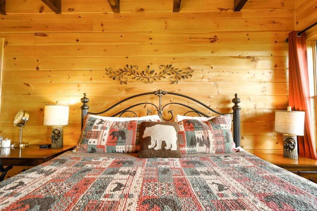 Serenity Summit With Amazing Mountain Views, Indoor Pool, Fire Pit And Hot Tub Gatlinburg