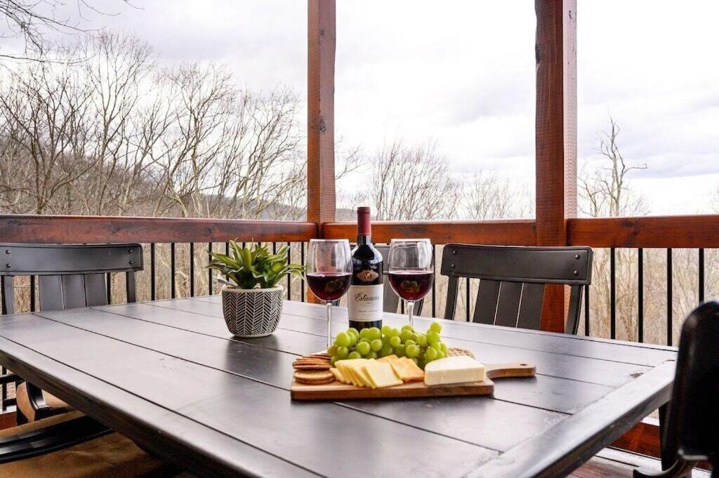 Holiday home Serenity Summit With Amazing Mountain Views, Indoor Pool, Fire Pit And Hot Tub *