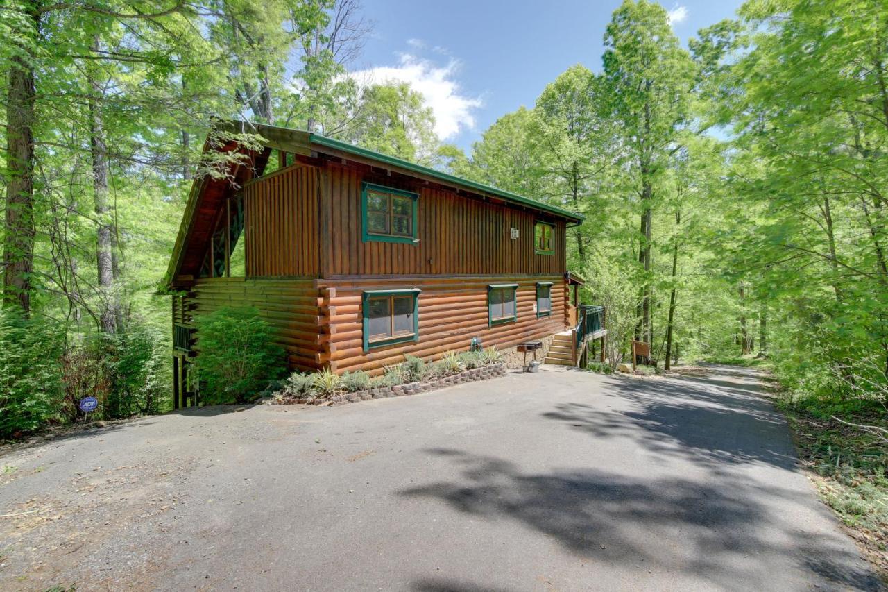Family Cabin With Private Hot Tub And Deck! Holiday home *