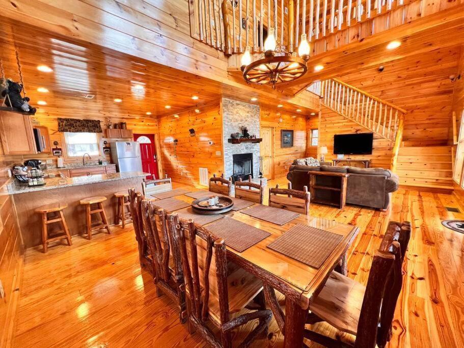 * *luxury 4 Bdrms, Views, Theater, Arcade, Firepit Holiday home