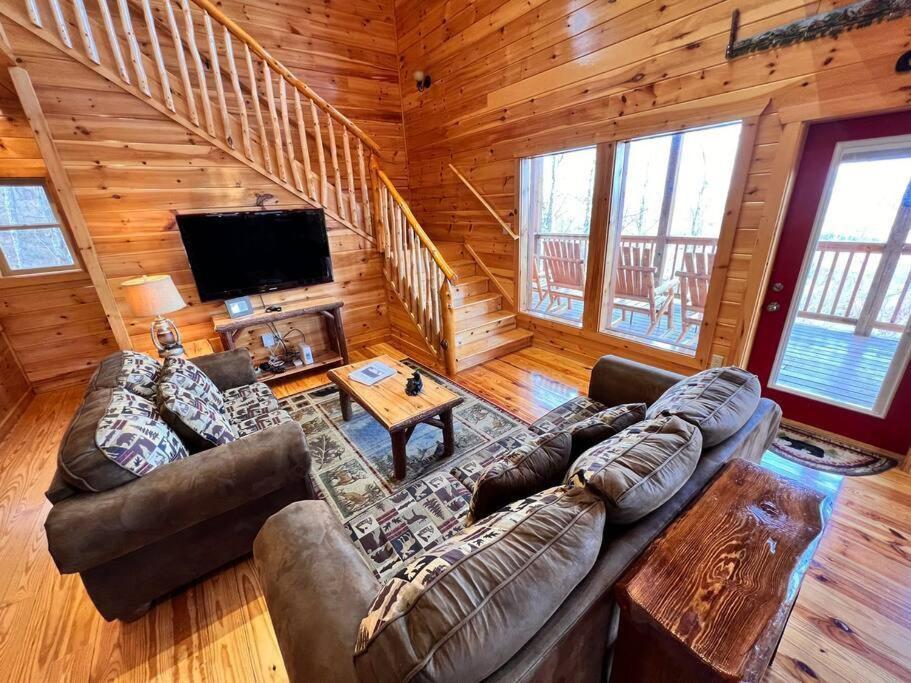 * *luxury 4 Bdrms, Views, Theater, Arcade, Firepit *