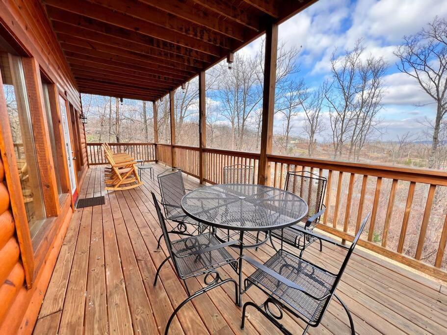 * *luxury 4 Bdrms, Views, Theater, Arcade, Firepit Holiday home Gatlinburg