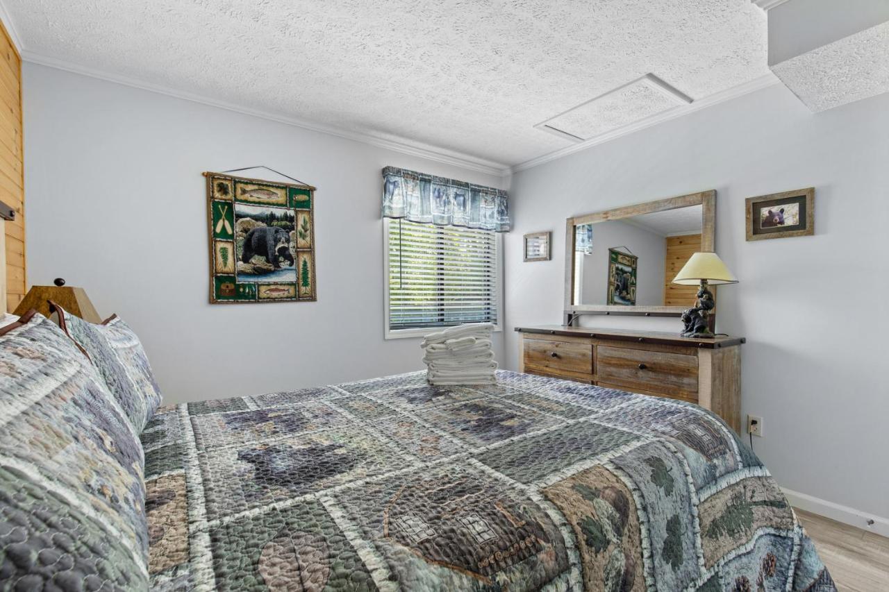 Bear Cub Retreat Apartment Gatlinburg