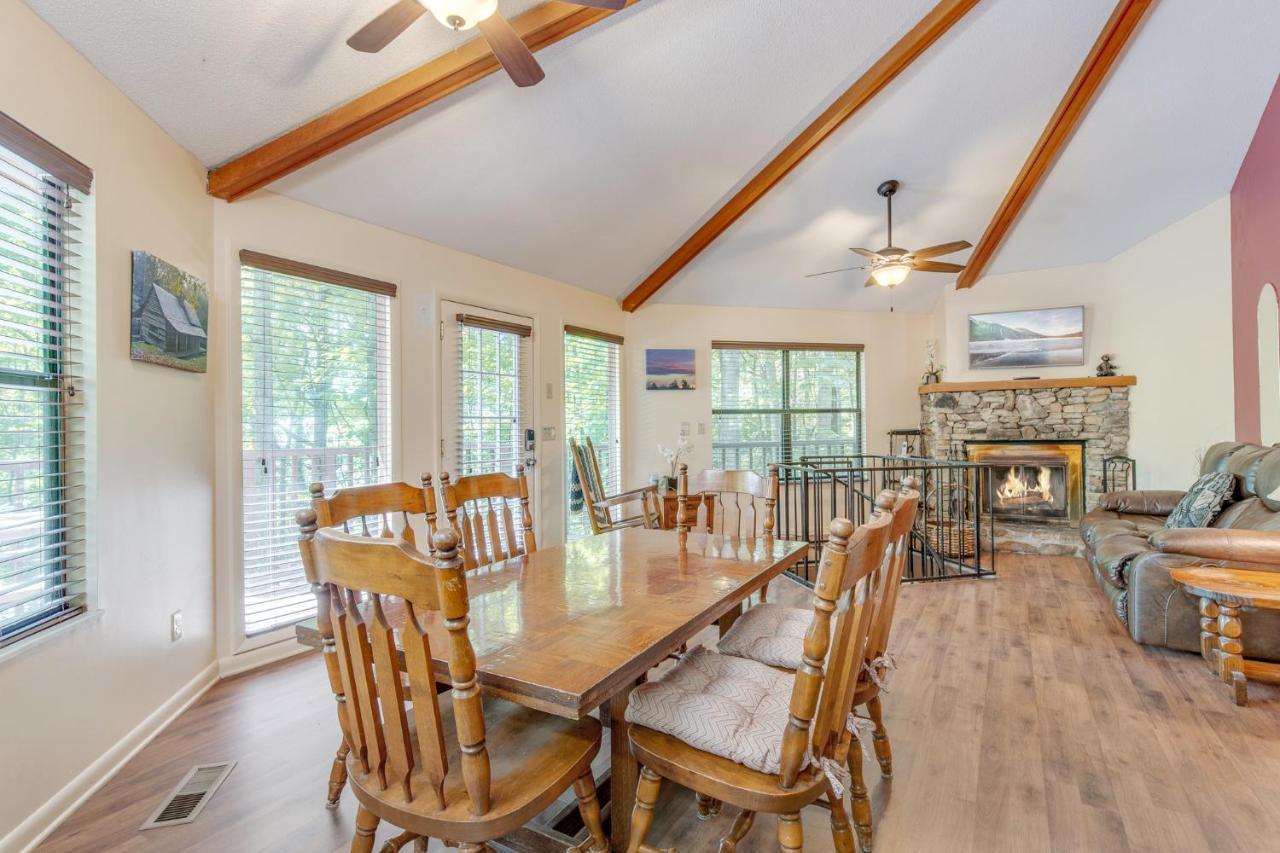 Smoky View Chalet, 2 Bedrooms, Pool Table, Foosball, Pool Access, Sleeps 6 Gatlinburg