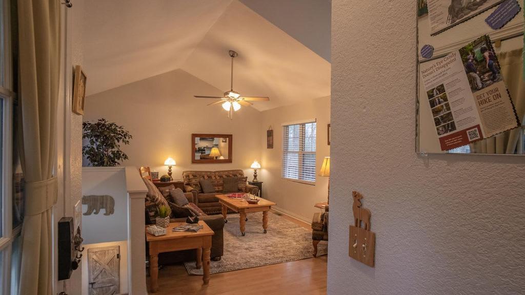 Holiday home Sasquatch A Sleeps 12