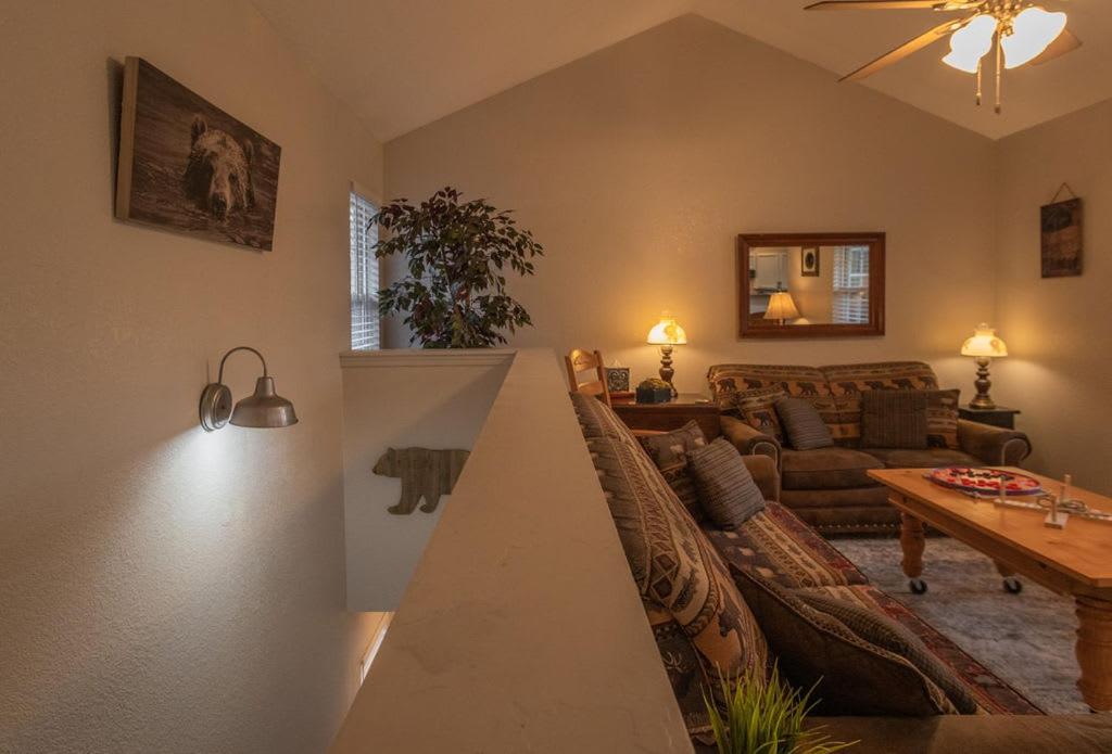 Sasquatch A Sleeps 12 Holiday home *