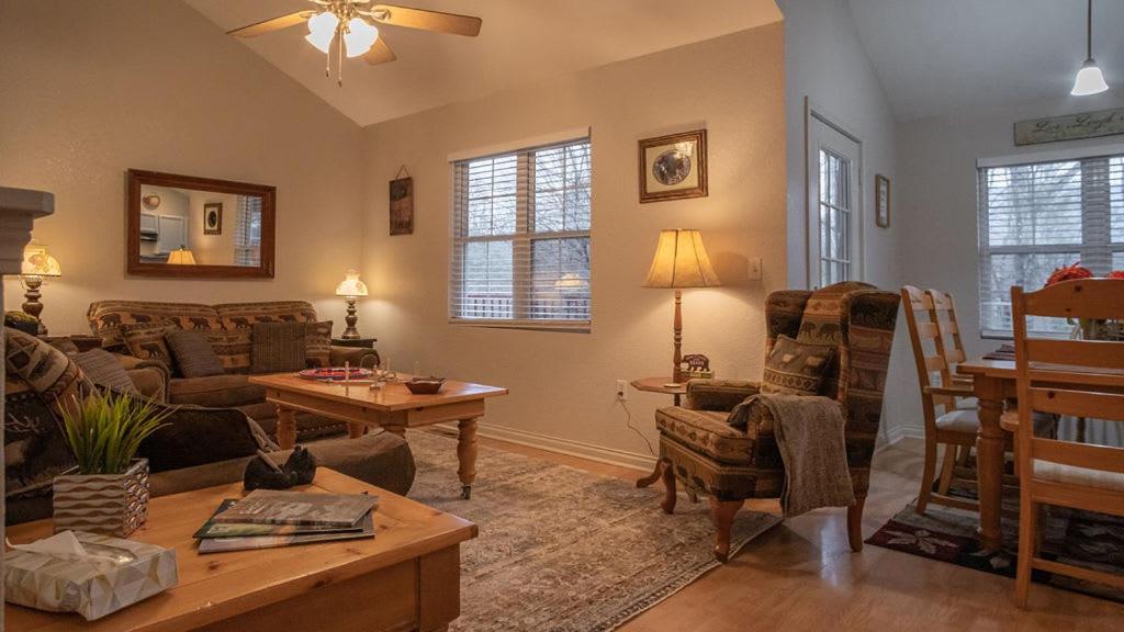 Holiday home Sasquatch A Sleeps 12 *