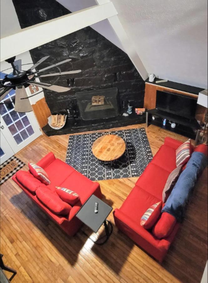 Holiday home **special Rate** Peaceful Cabin With Gameroom Near Downtown