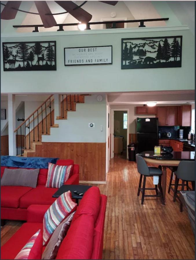 Holiday home **special Rate** Peaceful Cabin With Gameroom Near Downtown *