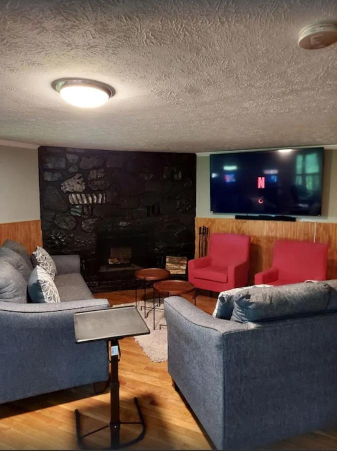 Holiday home **special Rate** Peaceful Cabin With Gameroom Near Downtown *