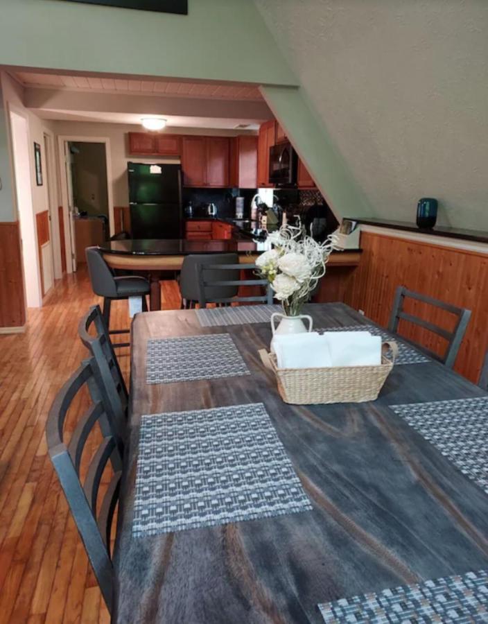 Holiday home **special Rate** Peaceful Cabin With Gameroom Near Downtown Gatlinburg