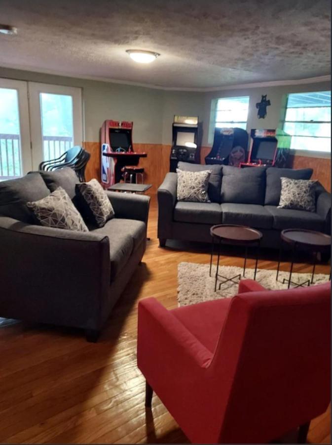 **special Rate** Peaceful Cabin With Gameroom Near Downtown Holiday home
