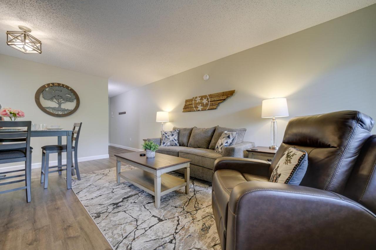 Stylish With Pool Walk Downtown! Gatlinburg