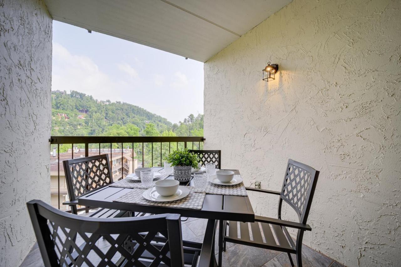 Stylish With Pool Walk Downtown! Apartment Gatlinburg