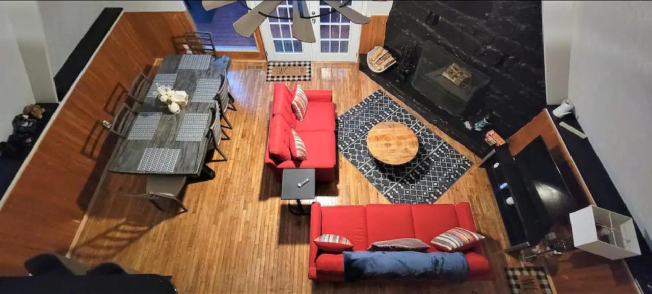 Holiday home **special Rate** Peaceful Cabin With Gameroom Near Downtown *