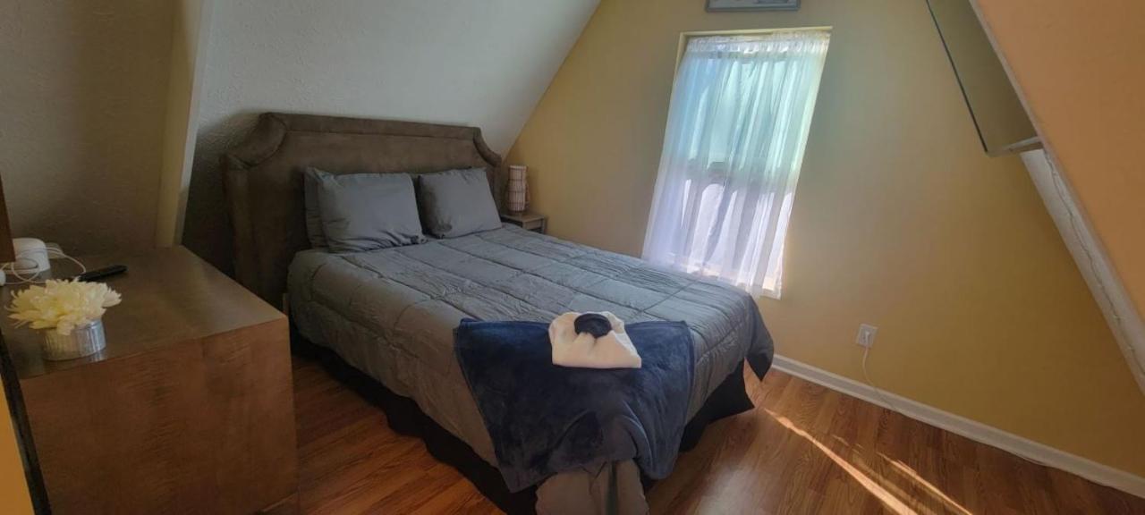 **special Rate** Peaceful Cabin With Gameroom Near Downtown
