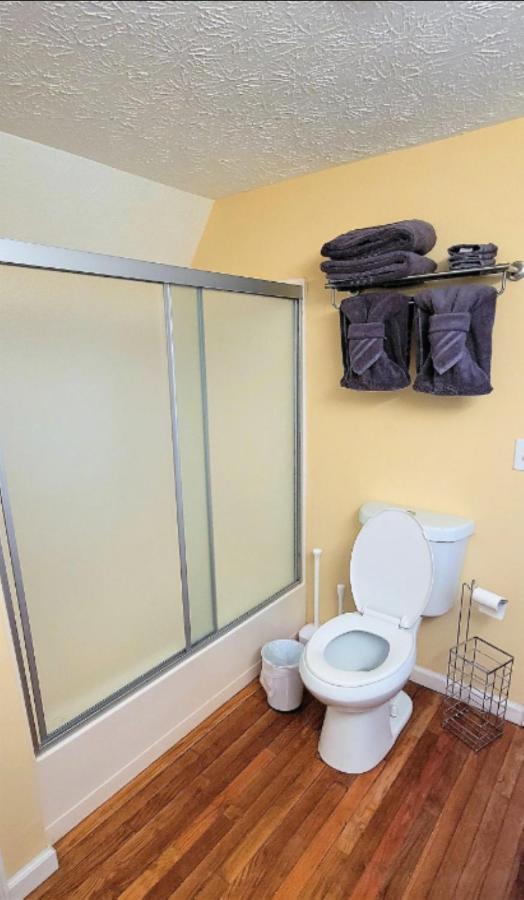 **special Rate** Peaceful Cabin With Gameroom Near Downtown