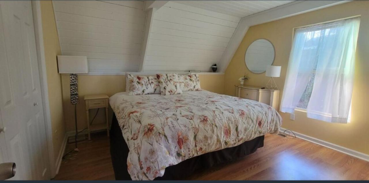 Holiday home **special Rate** Peaceful Cabin With Gameroom Near Downtown Gatlinburg