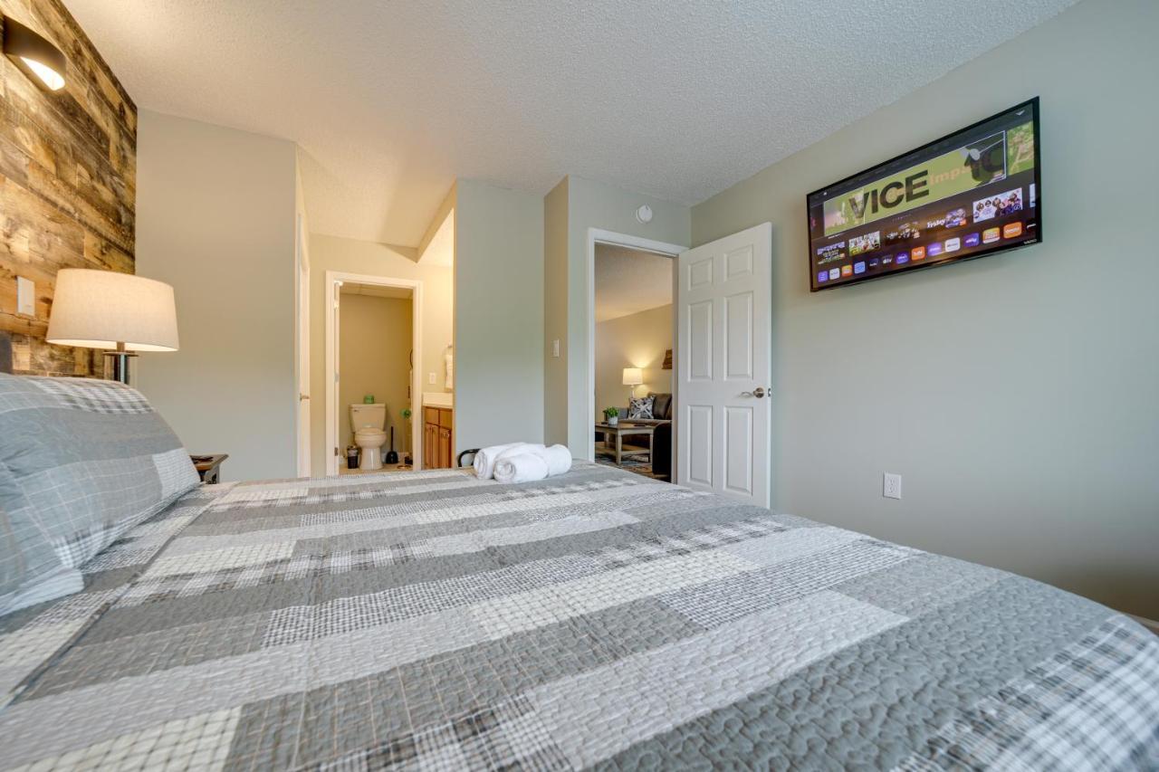 Stylish With Pool Walk Downtown! Apartment