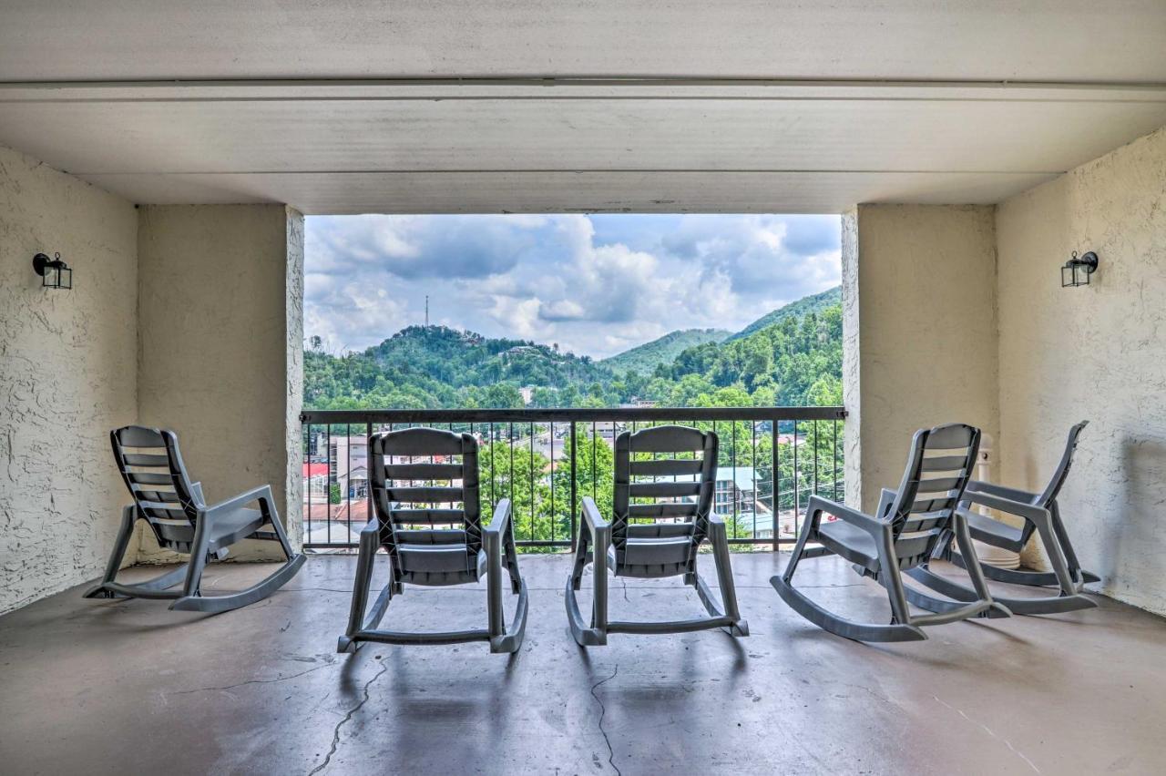 Stylish With Pool Walk Downtown! Apartment Gatlinburg