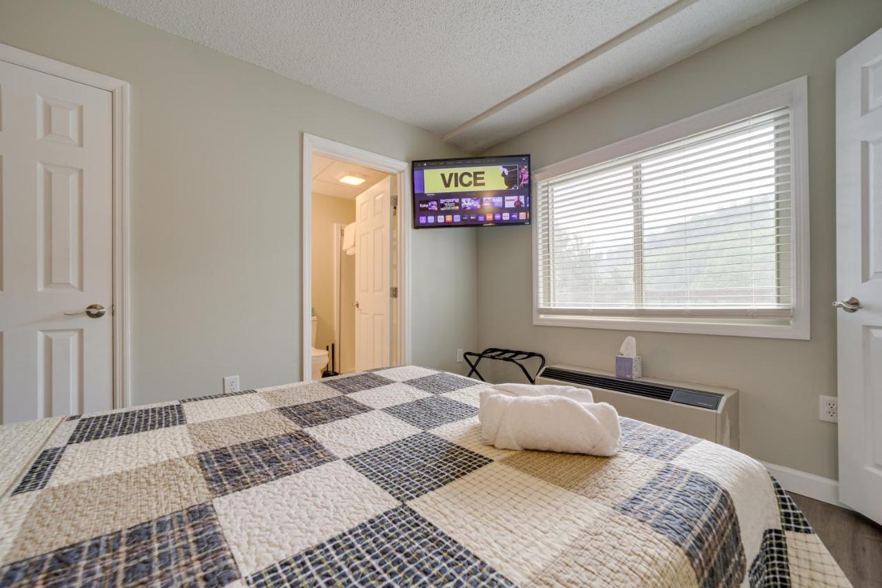 Stylish With Pool Walk Downtown! Apartment