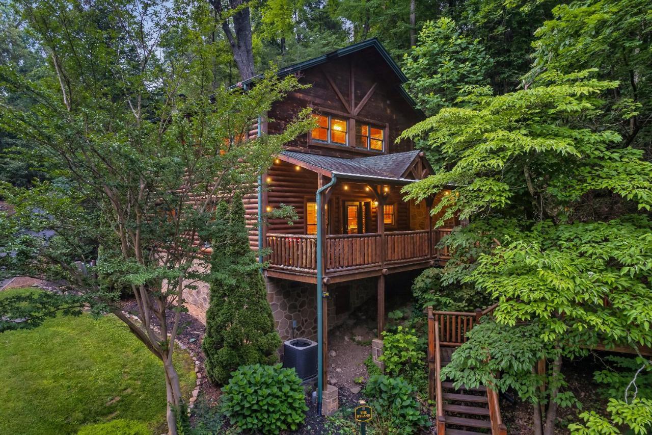 Holiday home And Play At The Ryland: Private Game & Community Pool Retreat
