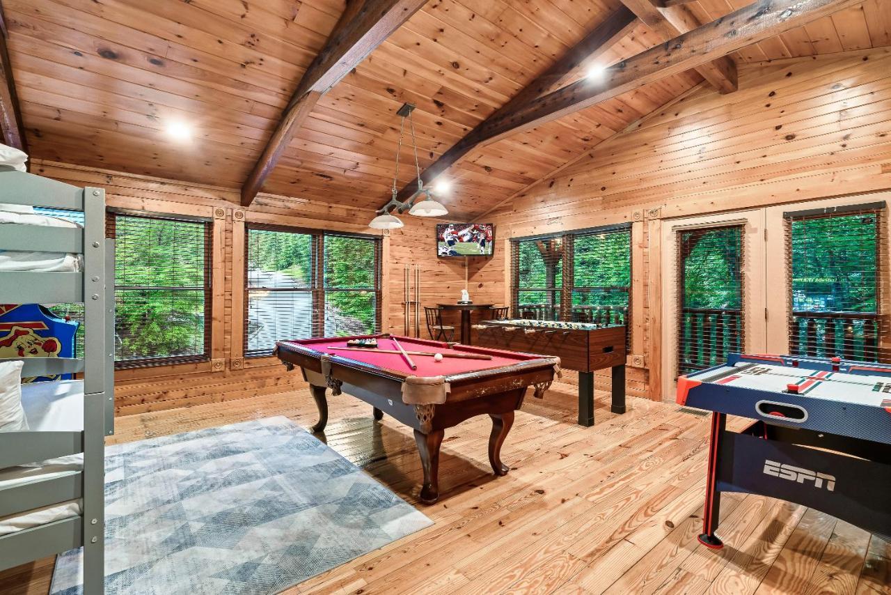 And Play At The Ryland: Private Game & Community Pool Retreat Gatlinburg