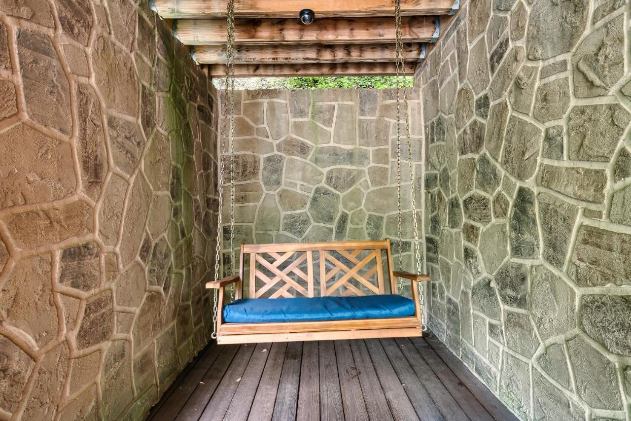 Holiday home And Play At The Ryland: Private Game & Community Pool Retreat