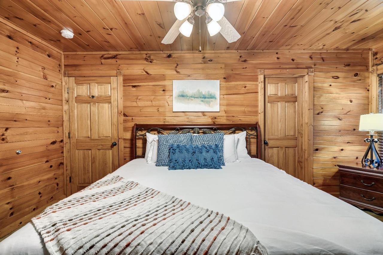 And Play At The Ryland: Private Game & Community Pool Retreat Gatlinburg